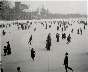 Lehet, hogy egy kép erről: 8 ember, Rijksmuseum és utca